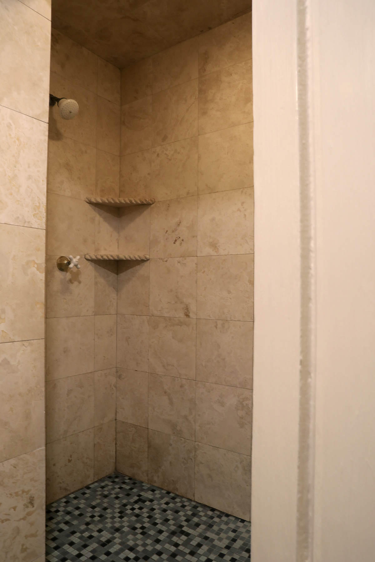 Justine Inn bed and breakfast in Savannah GA - Magnolia Room, bathroom shower