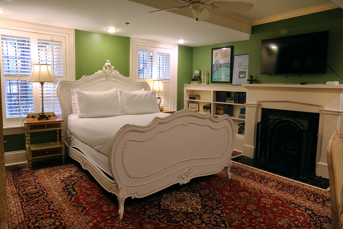 Justine Inn bed and breakfast in Savannah GA - Magnolia Room