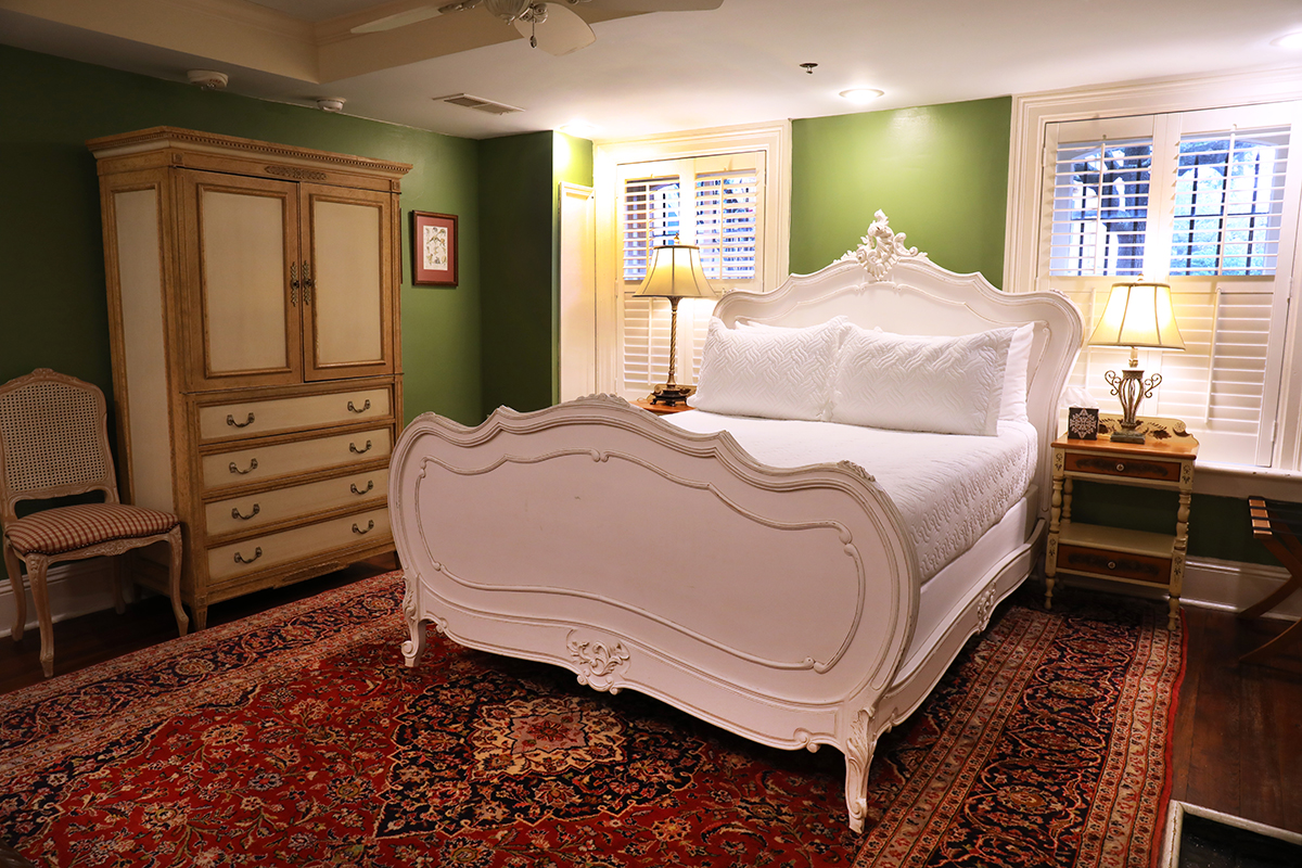 Justine Inn bed and breakfast in Savannah GA - Magnolia Room